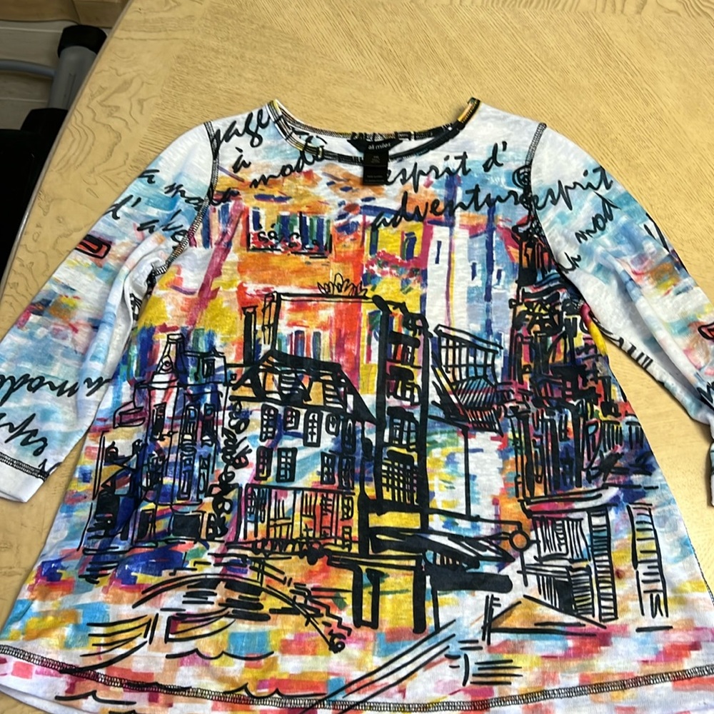 ALI MILES top. Size petite medium. PM. Lightweight knit tunic style top.